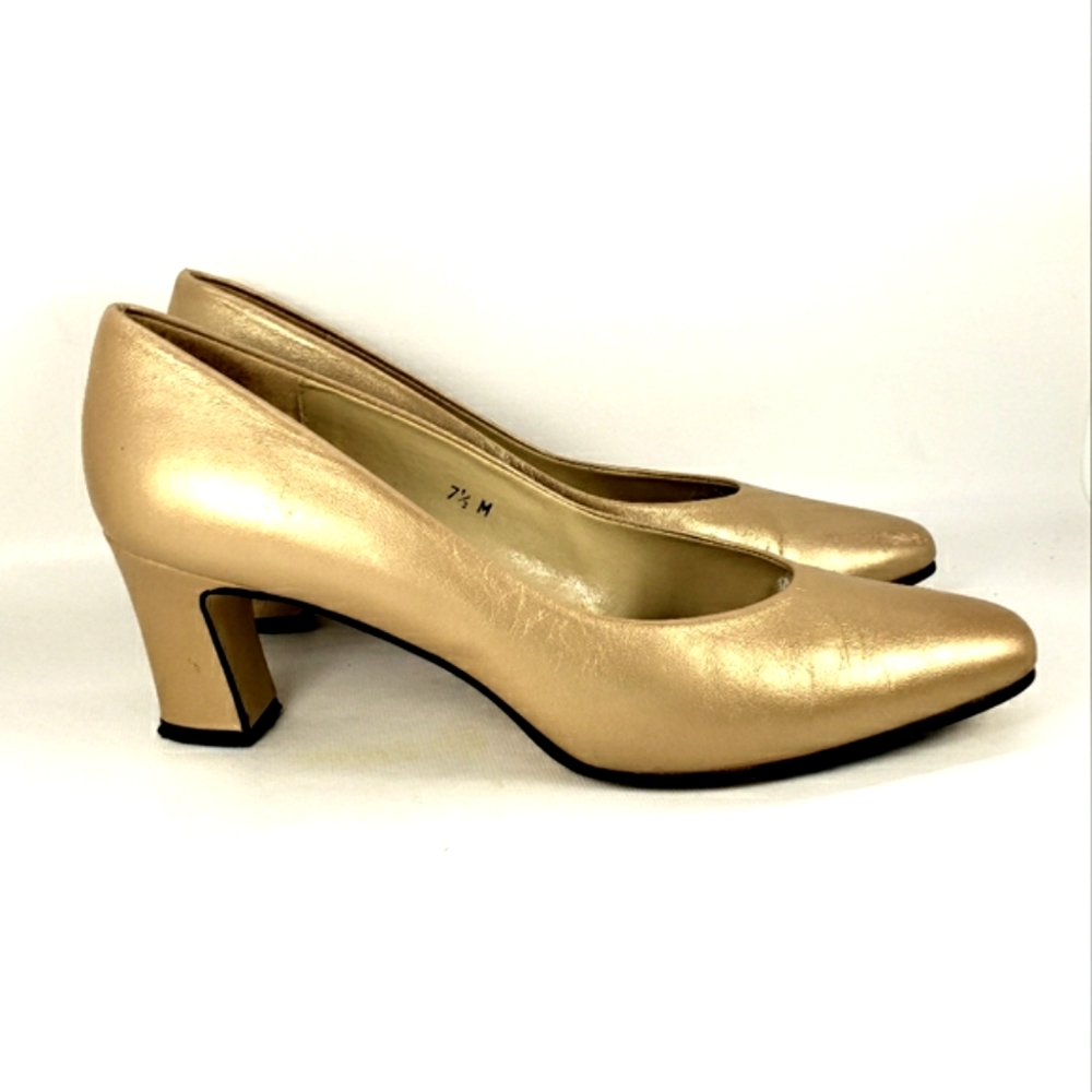 Etienne Aigner VINTAGE gold leather pumps, 7.5M Beautiful and comfortable!